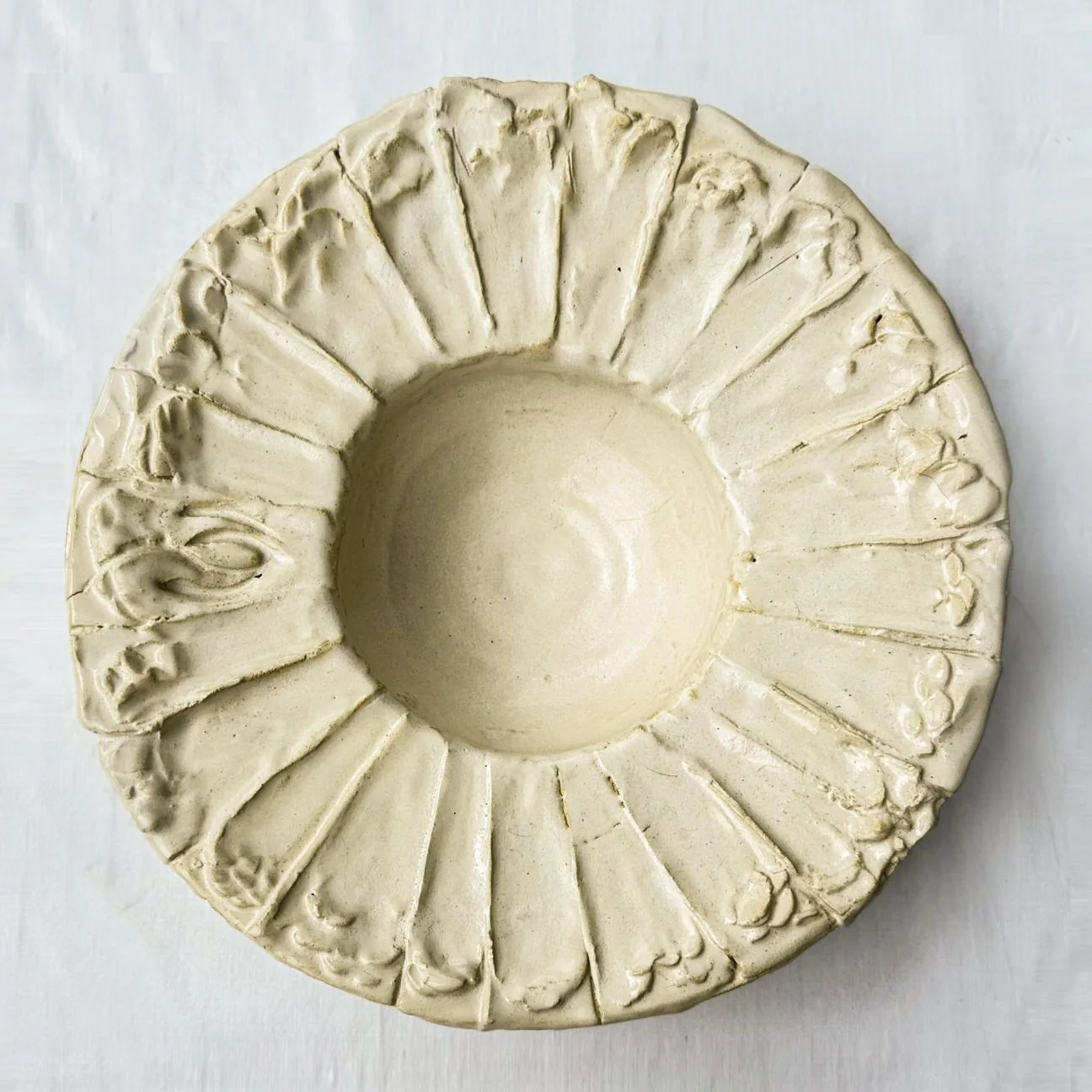 Bias ceramic plate with irregular folds